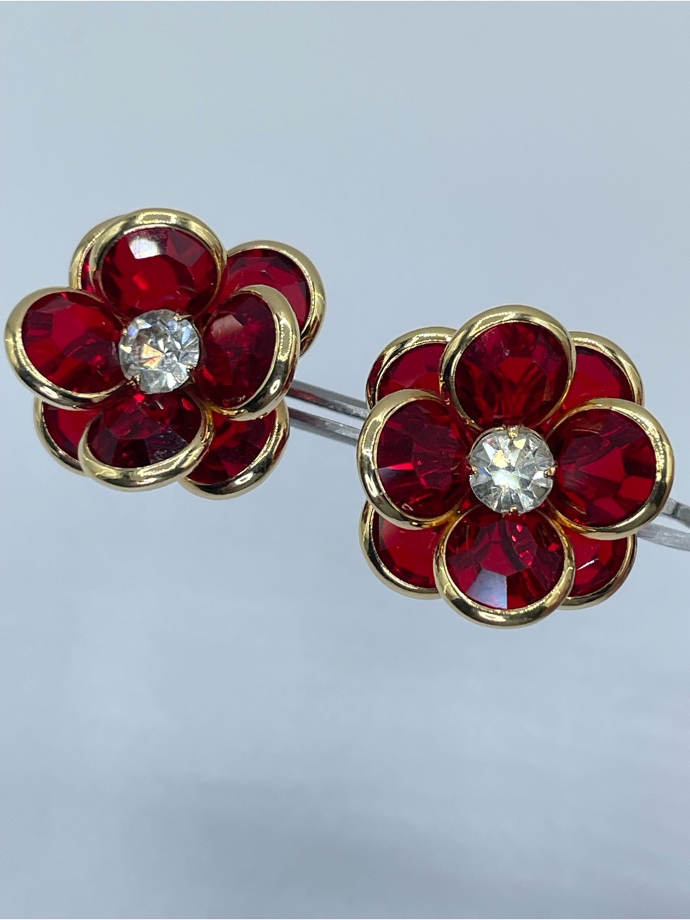 Elegant Swarovski Crystal Elements Red Flower Stud Earrings Gold Tone Floral